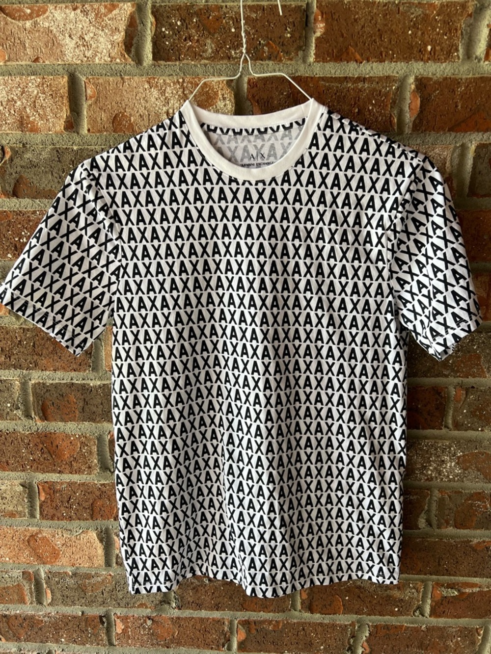 Armani exchang Men's Black & White Graphic Crew Neck Shirt size xsmall